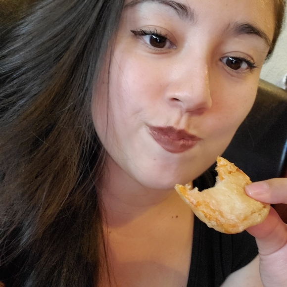 Meet your Posher, Maki - Picture 2 of 4